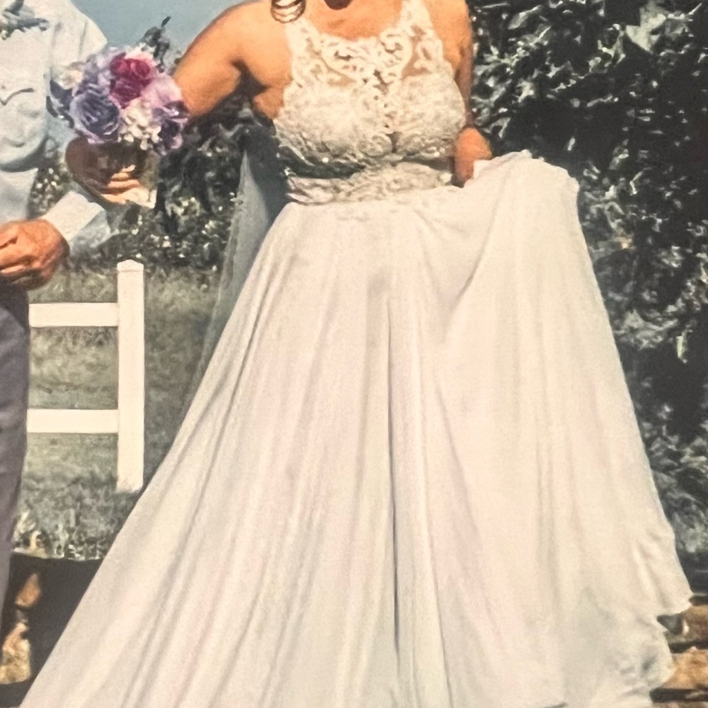 Gorgeous Essence of Australia size 10 Wedding Gown - Picture 2 of 8